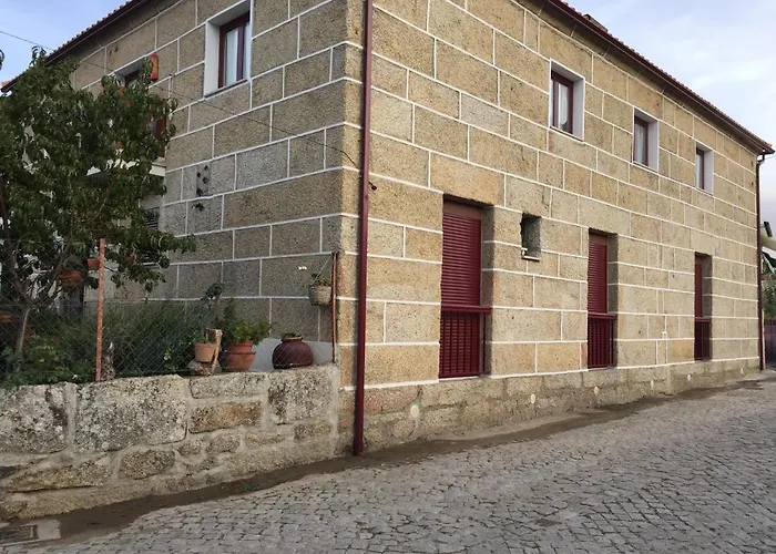 Casa Da Aldeia Da Avo 住宿加早餐酒店 4*